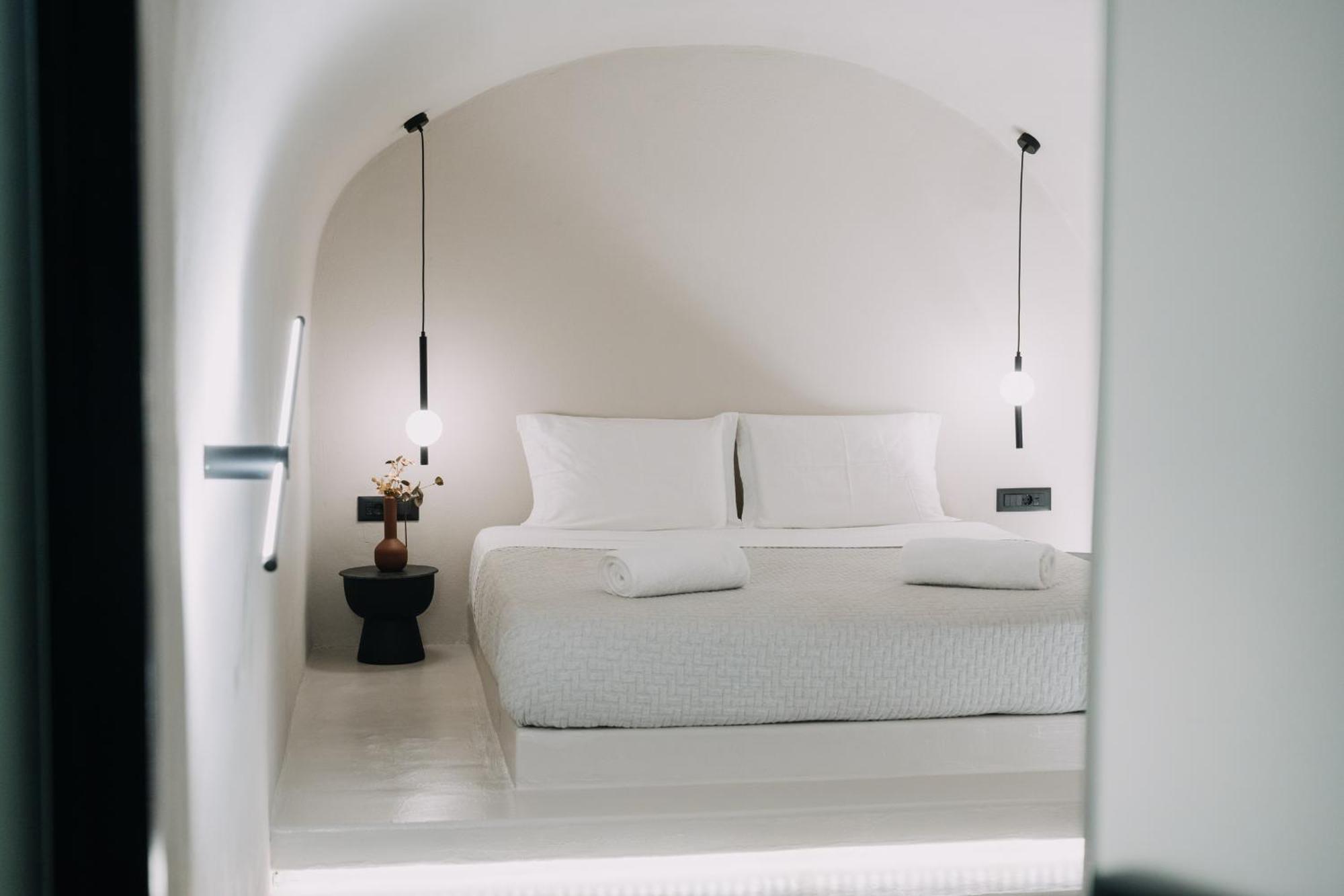 Noir Cave Villa With Private Jacuzzi And Sunset Terrace Pyrgos Kallistis Exterior photo